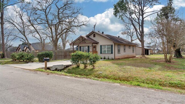 Foto del edificio - 8214 Peekskill Ln