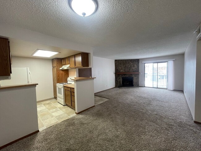 Building Photo - Quiet, comfortable living at a great price!