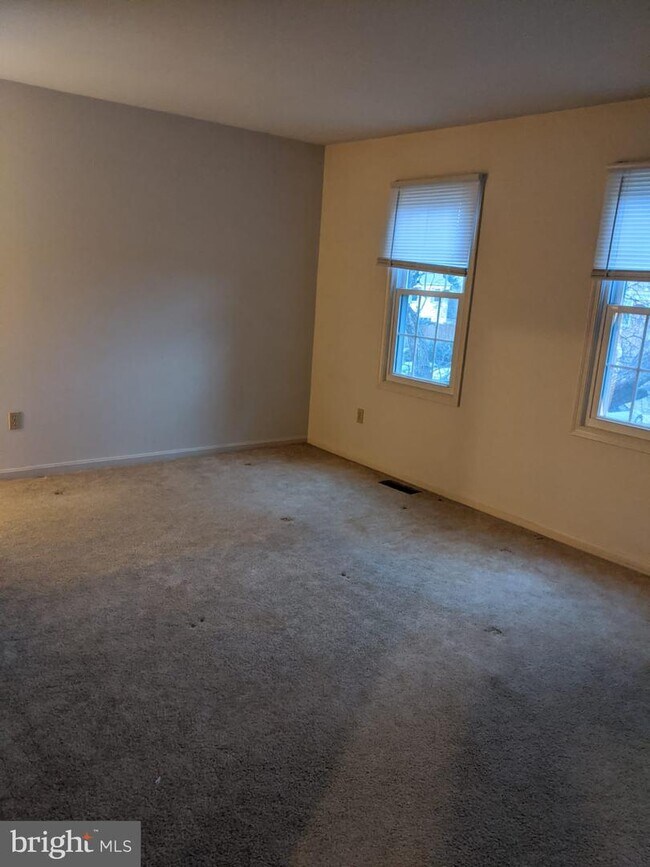 Building Photo - 6576 Yadkin Ct