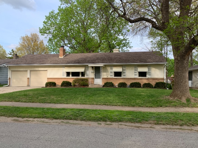 Building Photo - 4943 NE Gladstone Ave