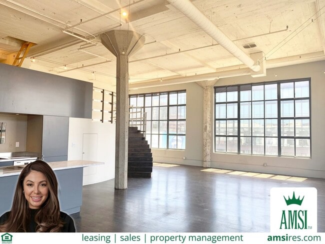 STUNNING LARGE CORNER LIVE/WORK 1 BED+ DEN... - STUNNING LARGE CORNER LIVE/WORK 1 BED+ DEN... House