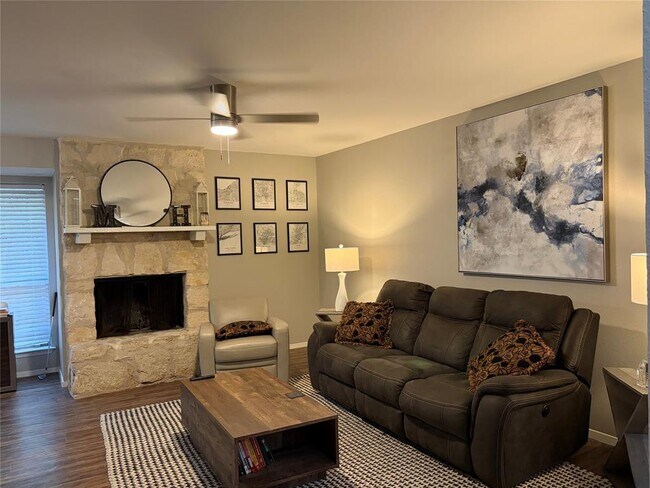 Foto del edificio - 1400 Vista Ridge Cove