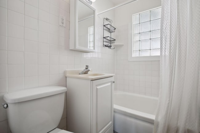 Foto del edificio - 2104-2106 E 58th St