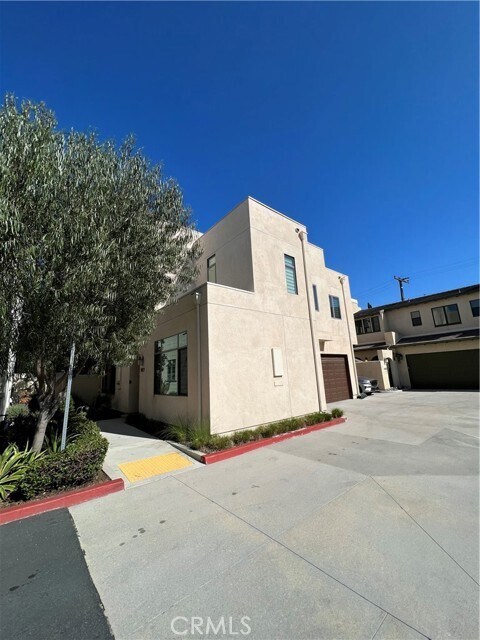Building Photo - 2027 N Orange Olive Rd