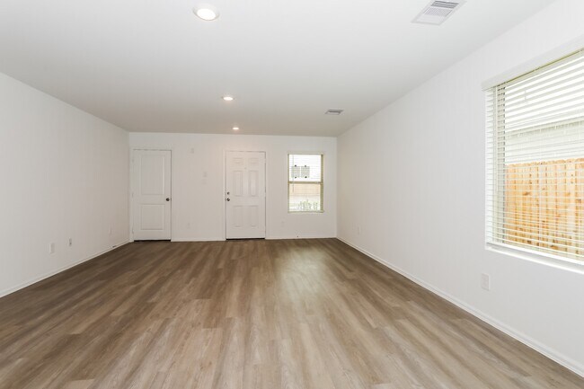 Foto del edificio - 423 Jewett Meadow Dr