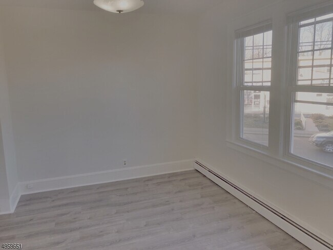 Building Photo - 310 Crann St