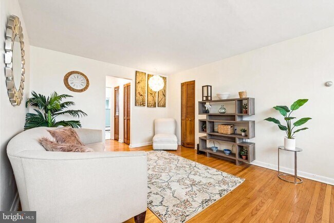 Foto del edificio - 1334 Montgomery Ave