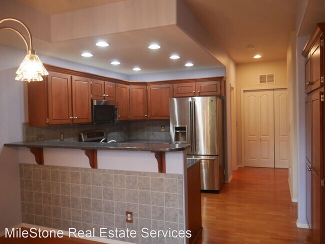 Building Photo - 4 br, 3.5 bath House - 5608 Sonnet Hts