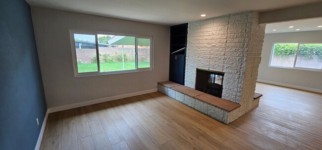 Building Photo - DEL CERRO / SAN DIEGO - Newly Remodeled Ch...