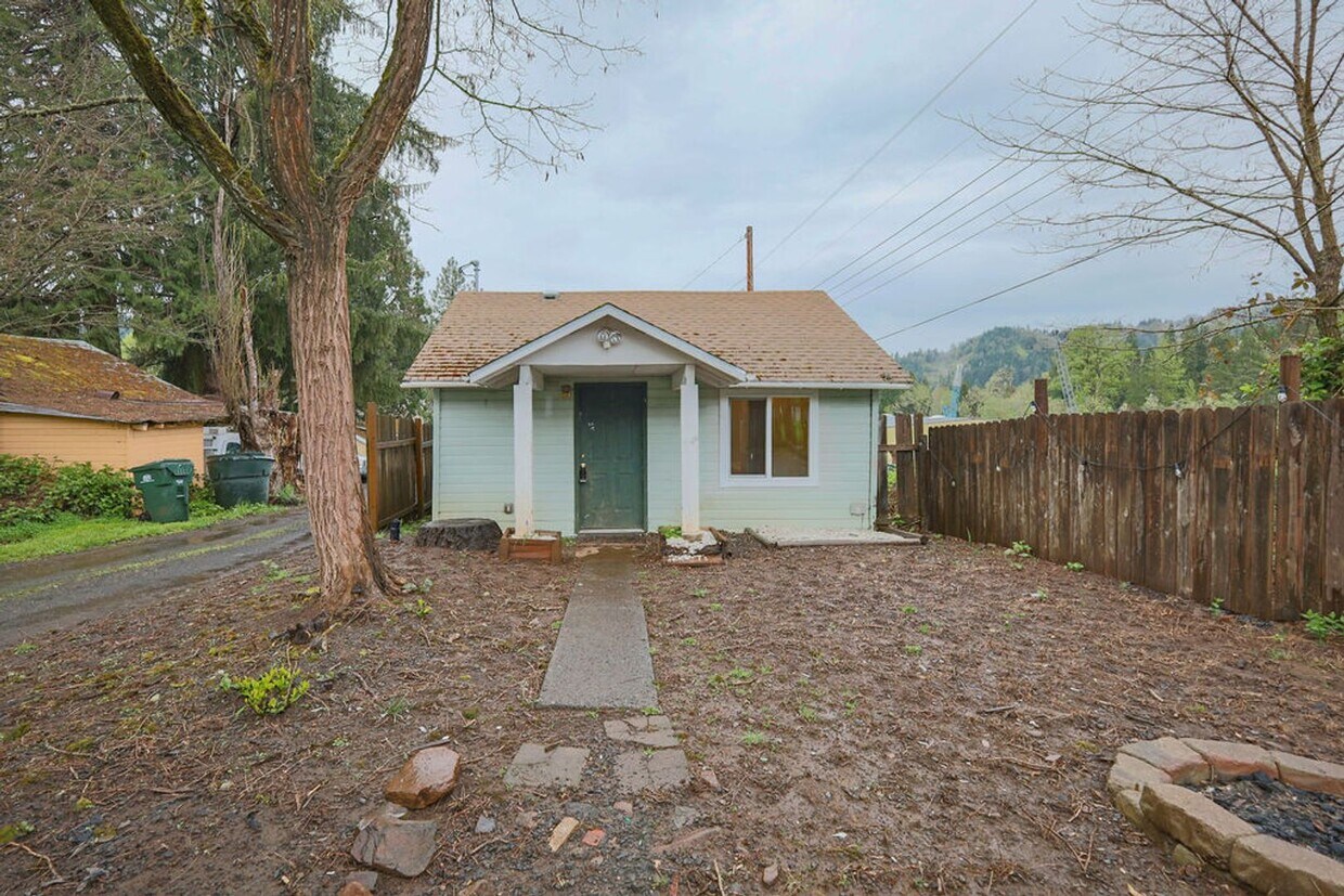 Primary Photo - 1BD, 1BA Cottage available right away in D...