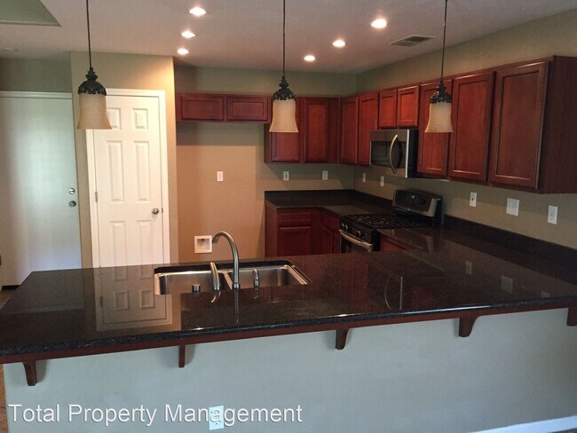 Building Photo - 4 br, 2 bath House - 4931 W. Rialto Ct.