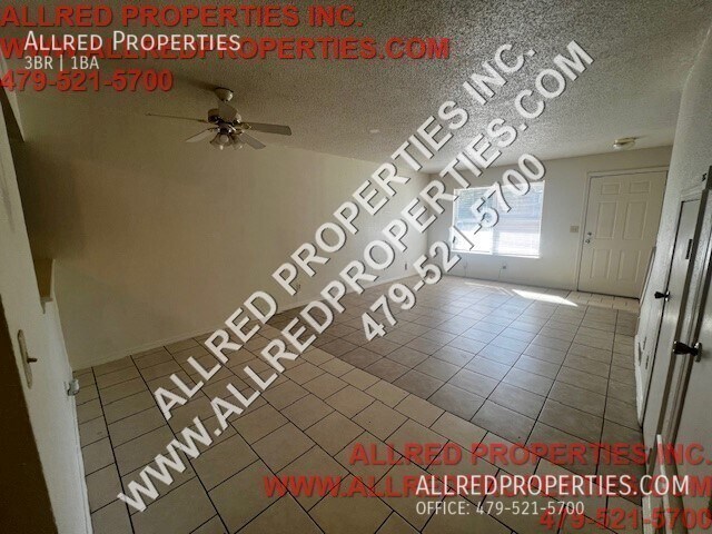 Foto del edificio - AVAILABLE NOW!!