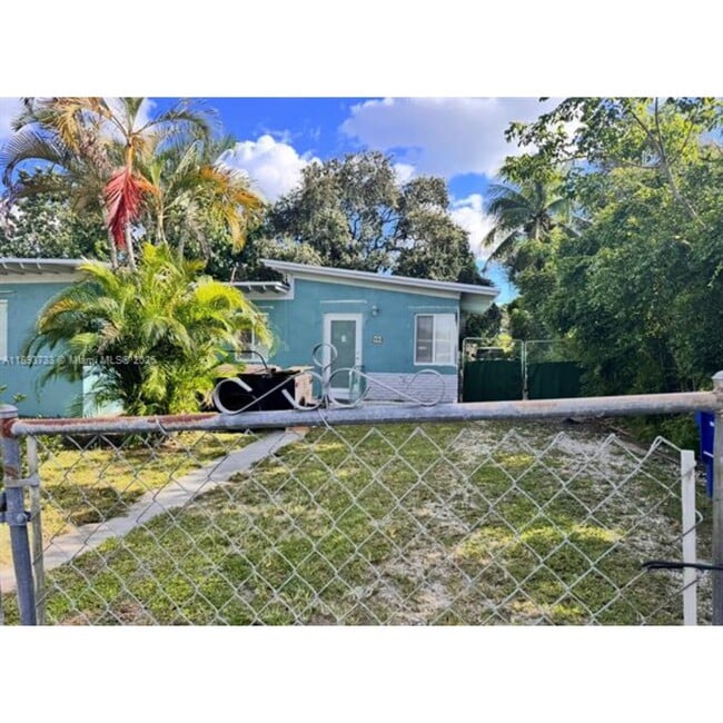 Building Photo - 550 NW 118th St