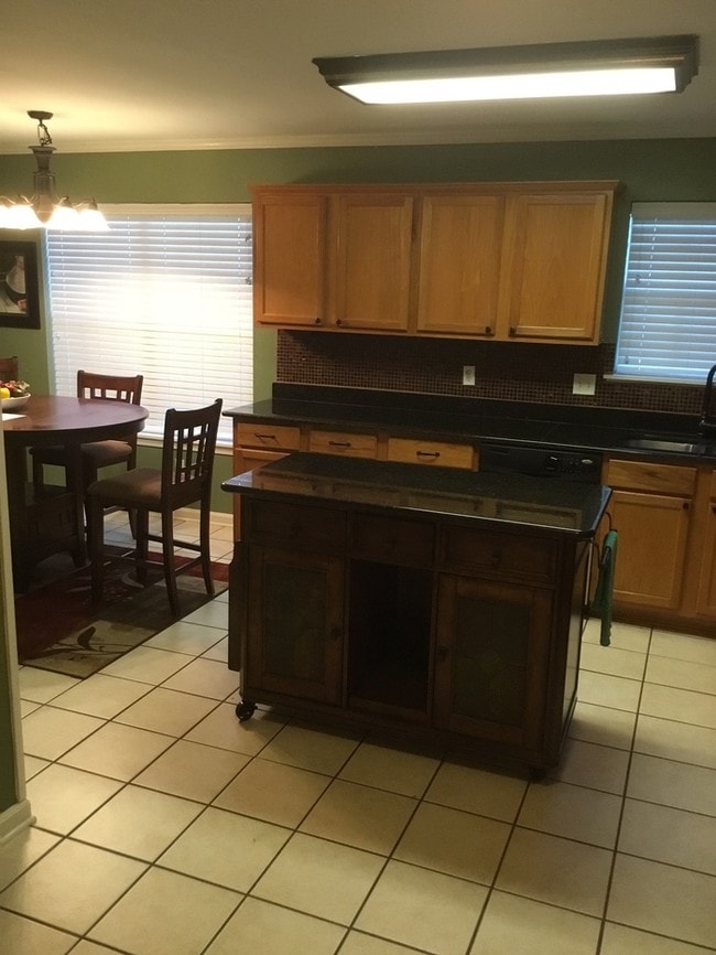 Building Photo - Beautiful 4/2 in Ellerbe Road Estates