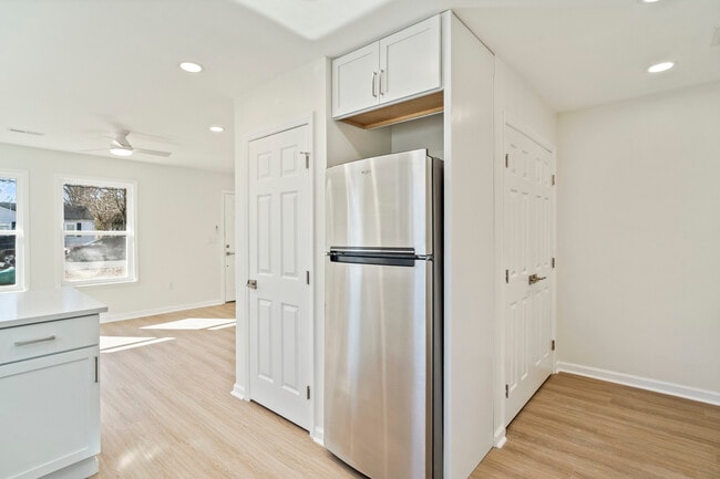 Building Photo - 721 Stonewall Ct