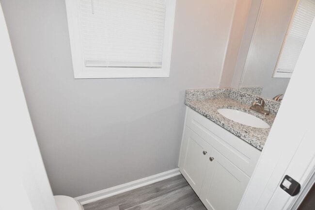 Foto del edificio - 4 BEDROOM HOME LOCATED IN SOUTH CHESEPEAKE. MUST SEE !!!!!!!!!!!