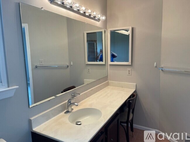Building Photo - 9 Newland Ct