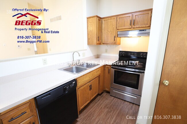 Building Photo - 300 S Terrace Ave