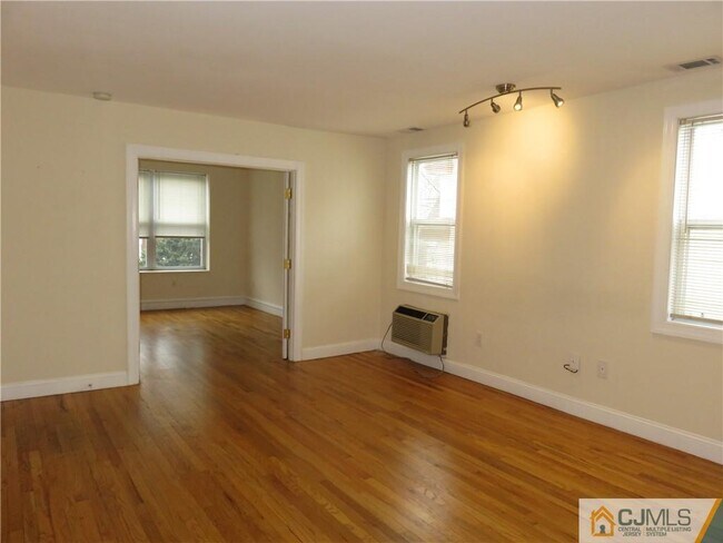 Building Photo - 17 Elm Ct