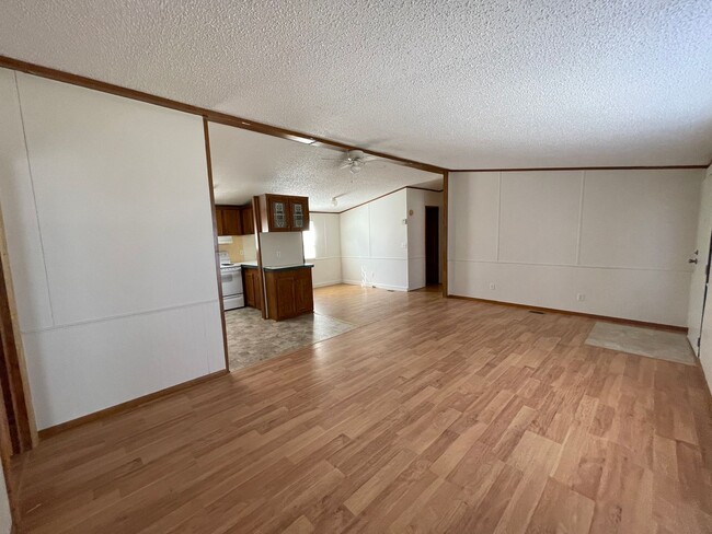 Building Photo - 3 BR, 2 BA doublewide in Pikeville!