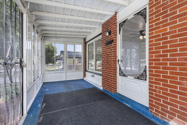 Building Photo - 164 Westway St