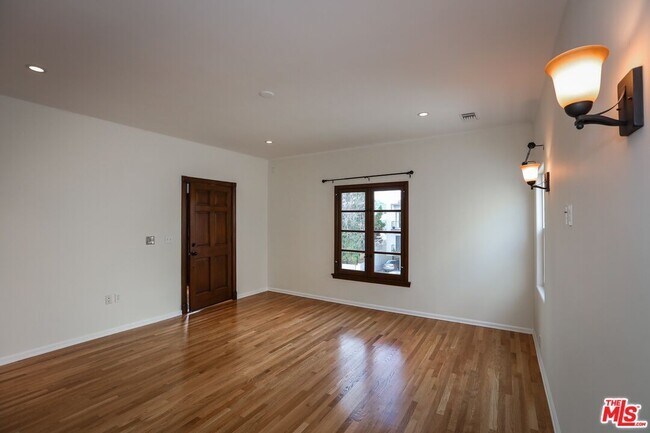 Foto del edificio - 806 N Alfred St