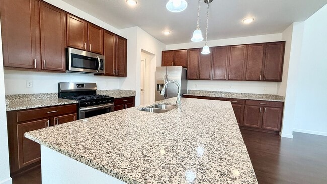 Building Photo - Stunning 3 Bedroom Townhome in Monument