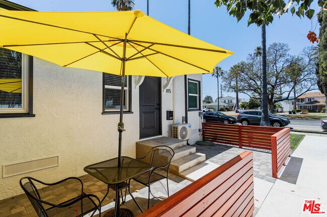 Foto del edificio - 815 W Glenoaks Blvd