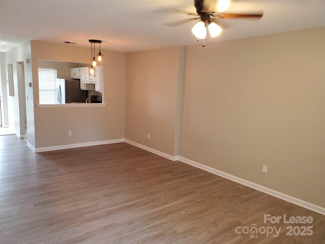 Building Photo - 8236 Golf Ridge Dr