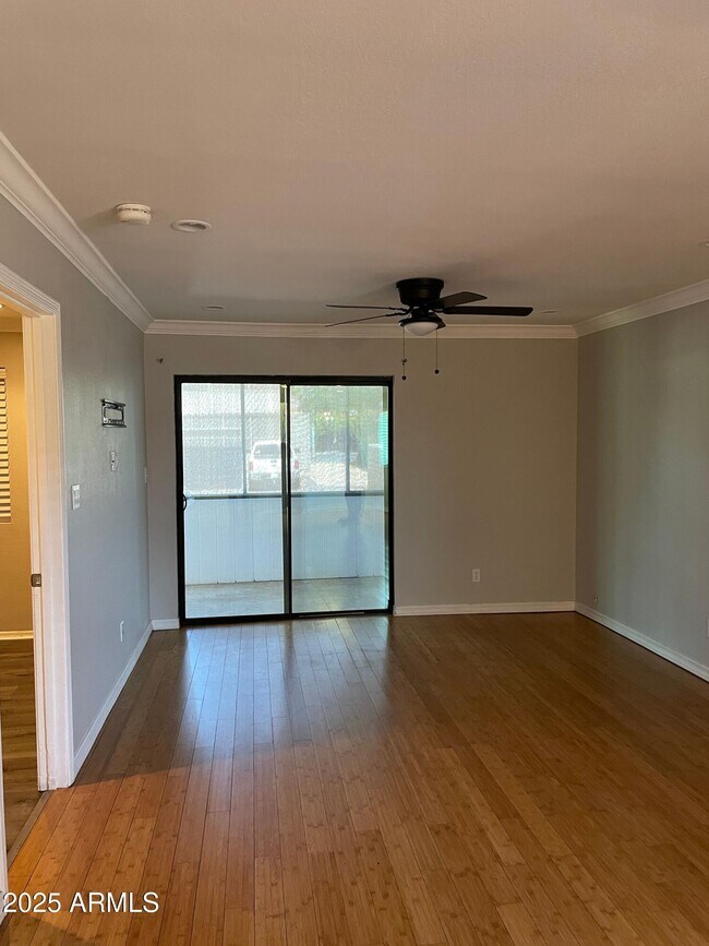 Foto del edificio - 414 E Bruce Ave