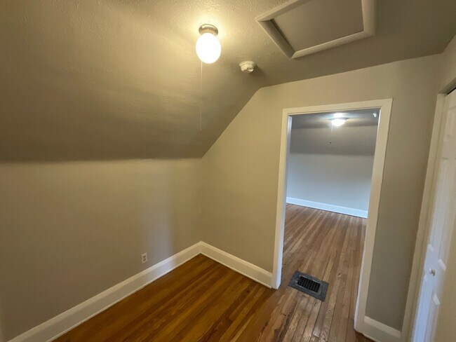 Foto del edificio - 1684 Coventry Rd