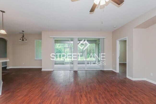 Foto del edificio - Spacious 5 bedroom home in Riverview!