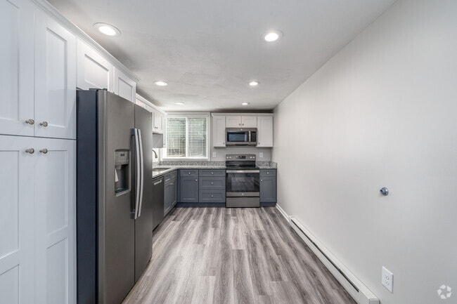 2BR, 1BA - 850SF - Kitchen - Clarendon Heights