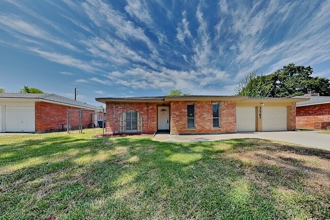 Building Photo - 7767 Water Park Ln