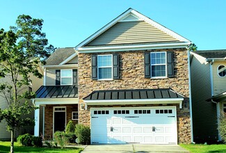 Building Photo - 214 Station Dr