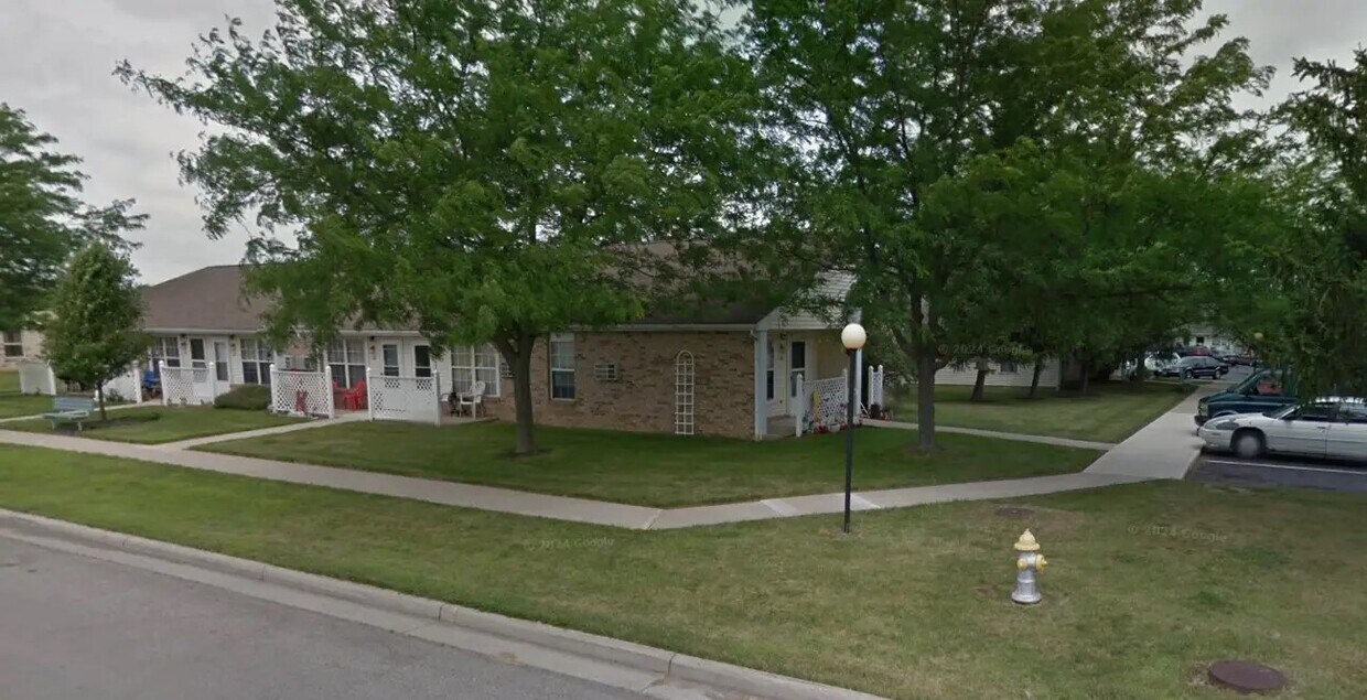 Primary Photo - 995 Meadow Ln