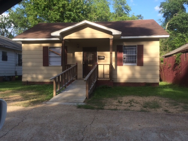 Front of House - 326 S Prentiss St