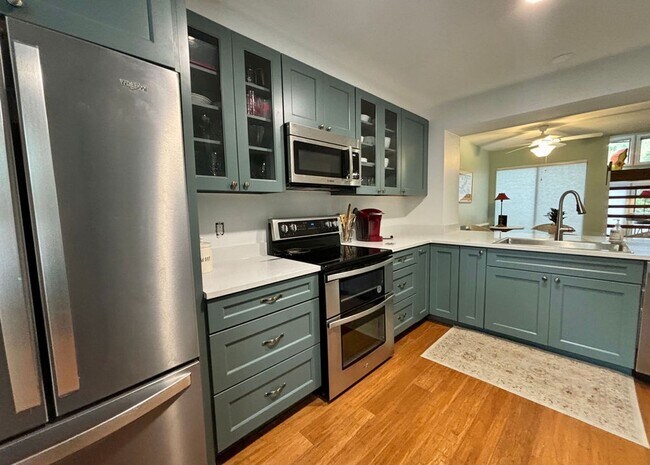 Building Photo - Available 8/1. Beautiful FURNISHED End-Unit Townhome in Central Mt Pleasant!