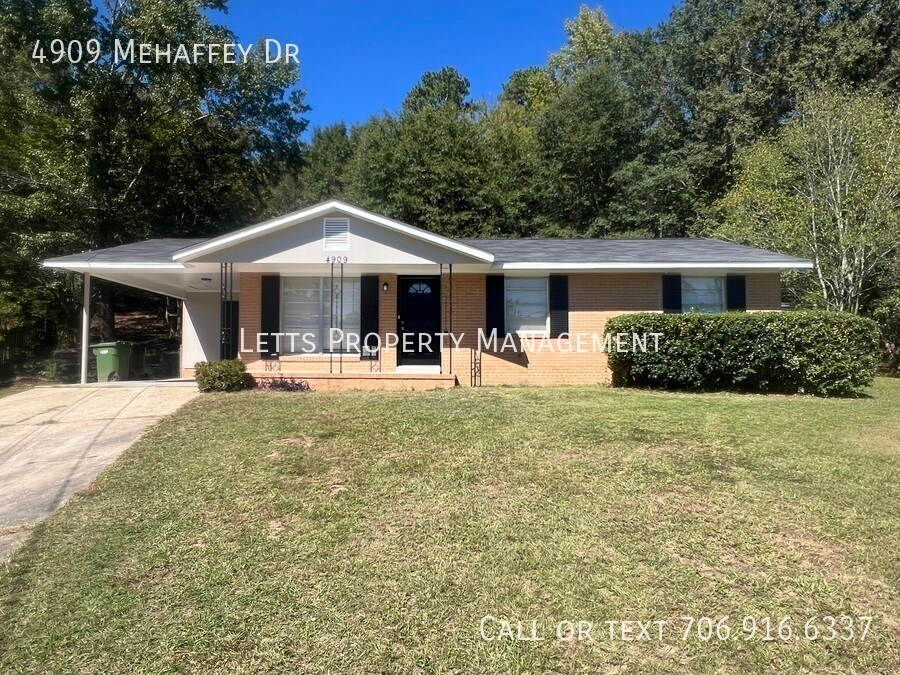 Foto principal - Beautifully remodeled brick ranch with a c...