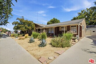 Building Photo - 12818 Hatteras St