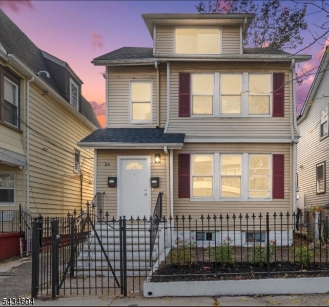 Foto del edificio - 24 Irving Ave