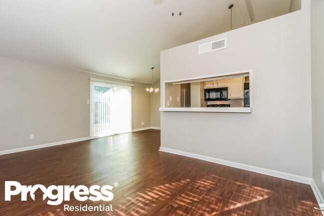 Building Photo - 2326 Sunflower Dr
