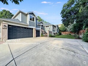 Building Photo - 990 Utica Cir