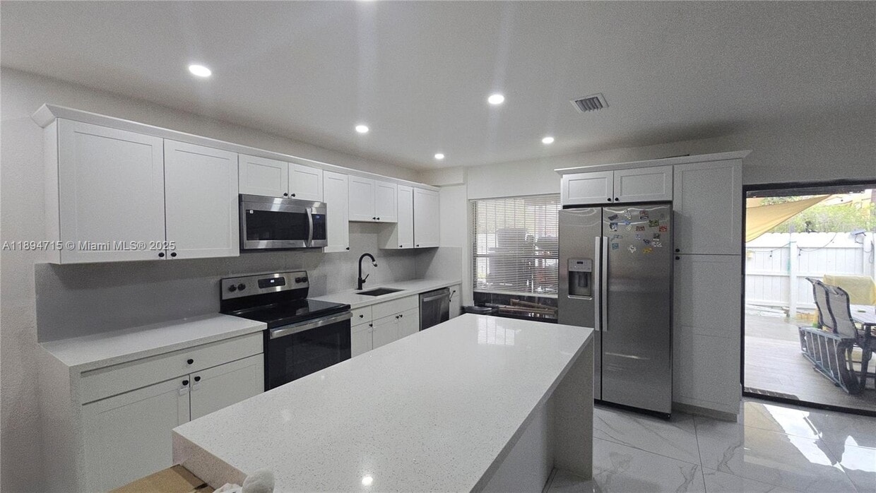 Primary Photo - 6100 W 26th Ct