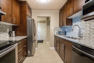 Building Photo - 5125-5125 Riverbend Rd NW