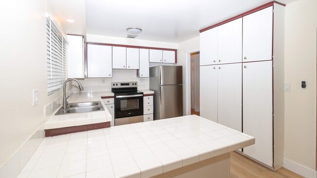 Building Photo - 563 S Fashion Park St