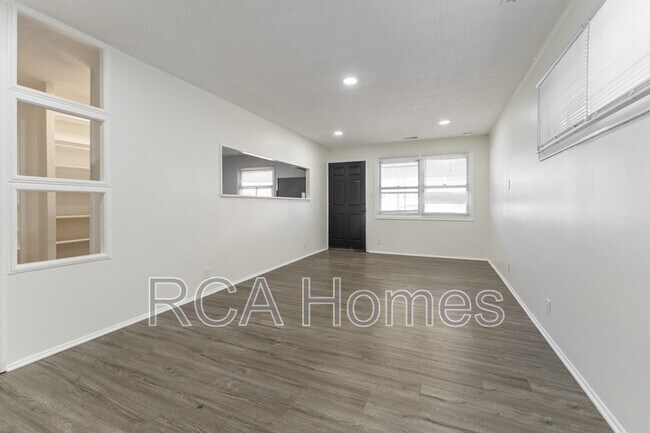 Building Photo - 947 Albany St