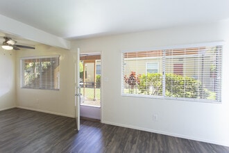 Building Photo - 4447 Mentone St