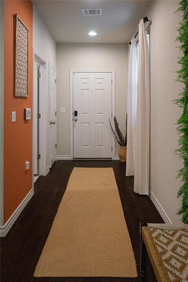 Foto del edificio - 2525 Wallingwood Dr
