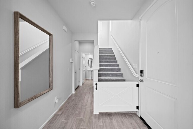 Building Photo - 30432 Village Knoll Dr